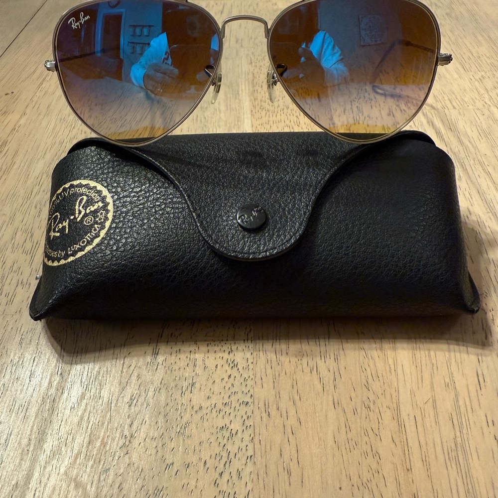 Ray-Ban Gradient Aviator Sunglasses with Black Case